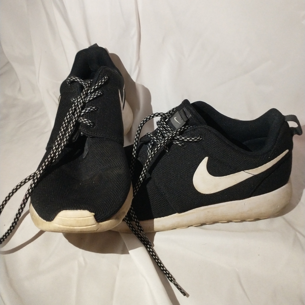 Nike Tanjun Running Shoes Women Size 9